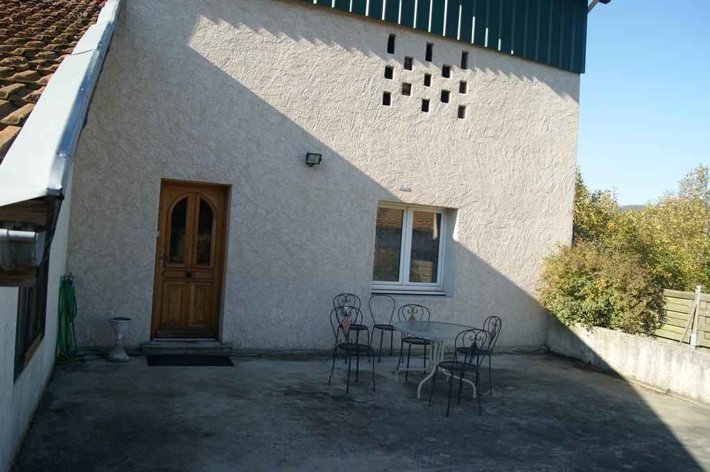 Chambres D'Hotes La Noyeraie Izeron Exterior foto