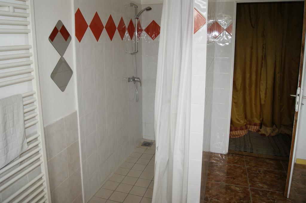Chambres D'Hotes La Noyeraie Izeron Zimmer foto