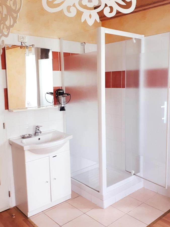 Chambres D'Hotes La Noyeraie Izeron Exterior foto